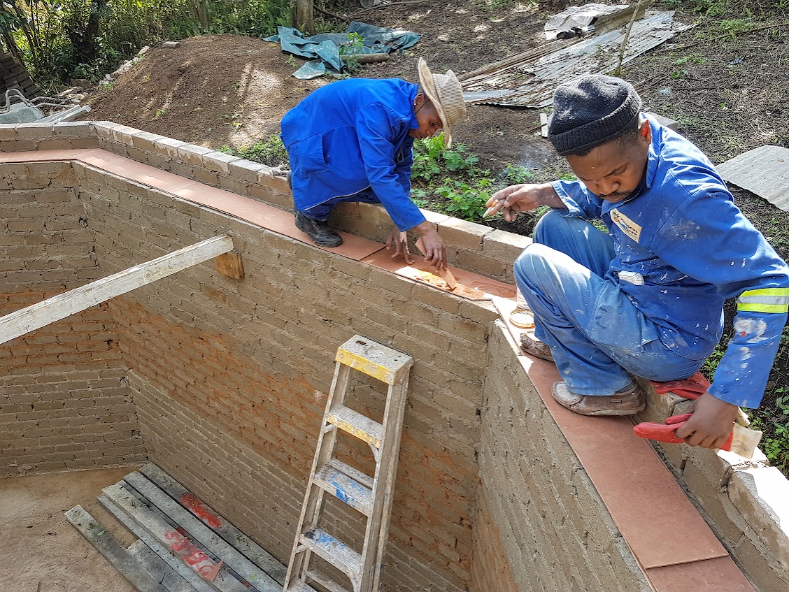 The Barefoot Builder team on site