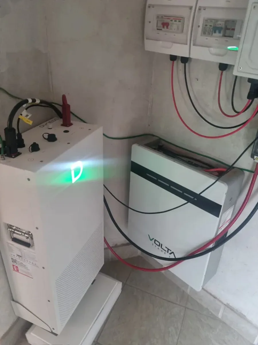 Illustration of a home battery backup system supplying essential household circuits.